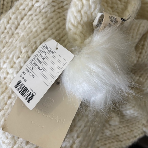 Anthropologie Ivory White Snow Dusting Pom Pom Throw Blanket NWT - Picture 3 of 5